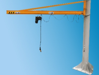 Potence triangulée fixée au sol