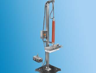 Potence avec tube de levage pour manipulation de bouteilles
